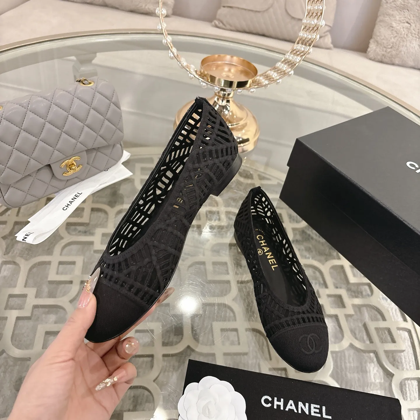 👟👟Ex-factory price 520👟👟 Chanel 25SS finally comes out with woven ballet shoes‼ ️ Shoes worthy of their own article, I have to say that they are finally waiting for you! So elegant and chill. Wear it in the summer to enjoy the breeze and walk on the street. Round square toe design. Cute and cute~ The appearance is super online. When you wear it, you will feel like a wealthy daughter. I thought it was good-looking. Only when I put it on my feet do I know how easy it is to wear~ Upper: Exclusive custom-made mesh (comfortable and breathable) Foot pad: Sheepskin Outsole: Genuine leather sole imported from Italy Size: 35-39 (customized at 40.41.42)